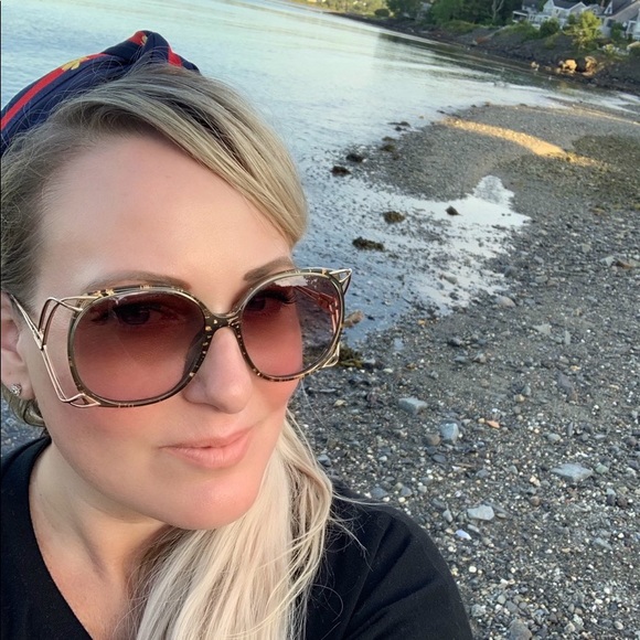 Meet your Posher, Holly - Picture 2 of 5